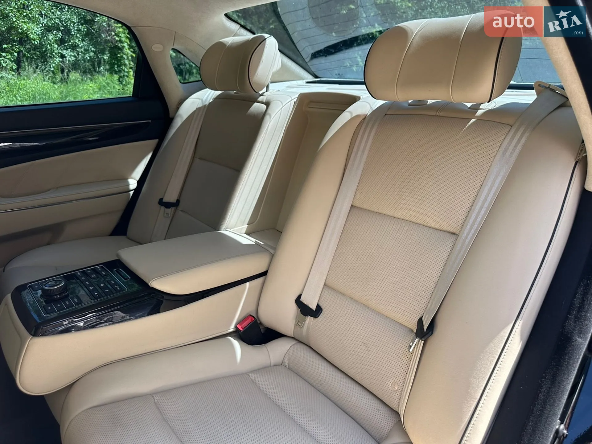 2015 Hyundai Equus - мініатюра 40