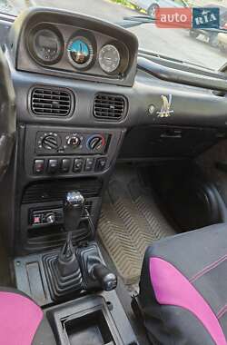 Внедорожник / Кроссовер Hyundai Galloper 2000 в 