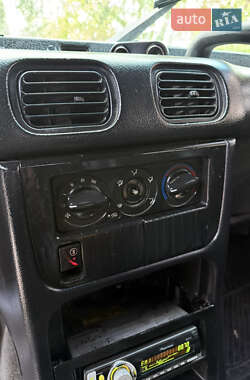 Внедорожник / Кроссовер Hyundai Galloper 1995 в 