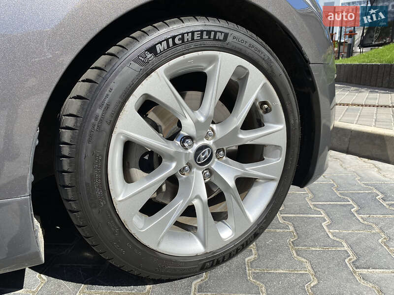 Купе Hyundai Genesis Coupe 2012 в Кременчуге