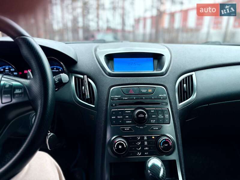 Купе Hyundai Genesis Coupe 2011 в Малине