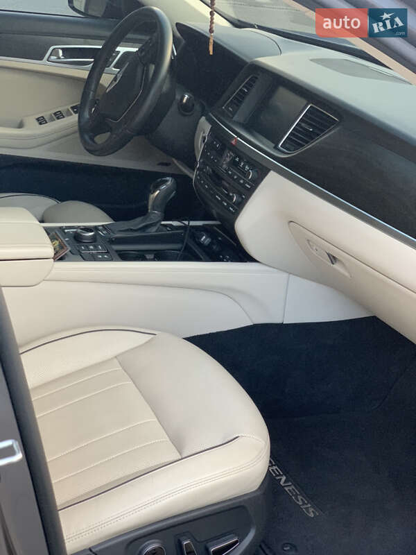 Седан Hyundai Genesis 2015 в Одессе