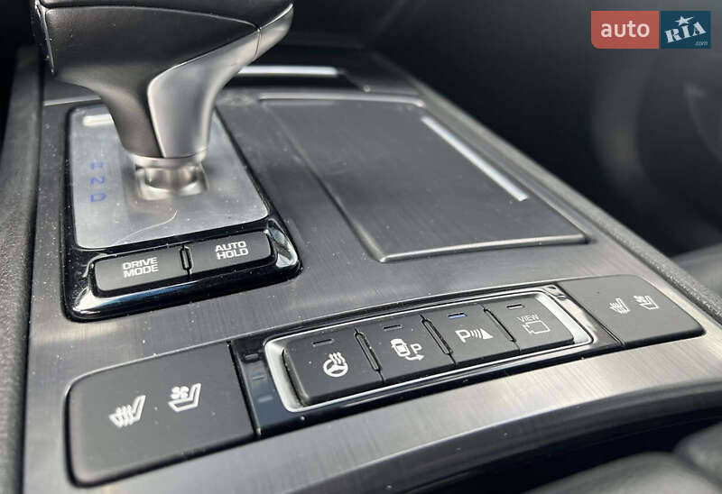 Седан Hyundai Genesis 2017 в Одесі