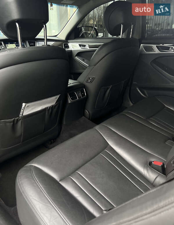 Седан Hyundai Genesis 2017 в Одесі