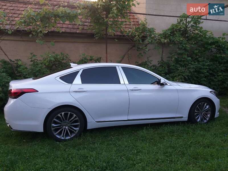Седан Hyundai Genesis 2015 в Ужгороде