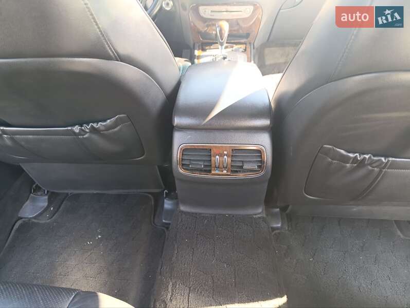 Седан Hyundai Genesis 2008 в Малине