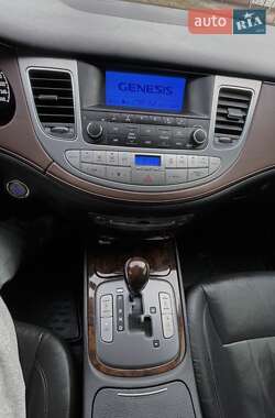 Седан Hyundai Genesis 2009 в Сокале