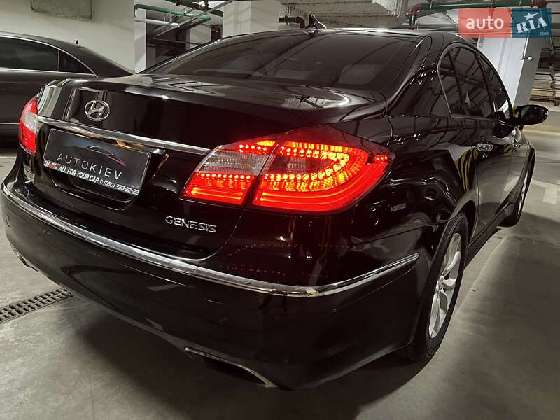 Седан Hyundai Genesis 2013 в Киеве