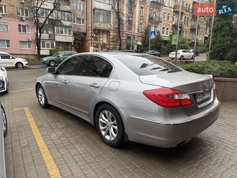 Седан Hyundai Genesis 2012 в Киеве