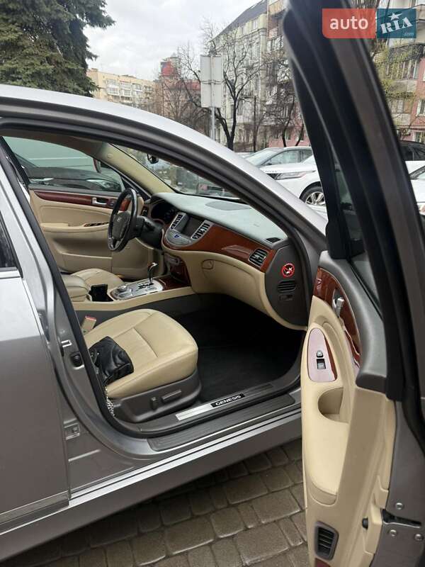 Седан Hyundai Genesis 2012 в Киеве