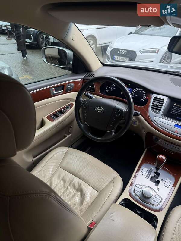 Седан Hyundai Genesis 2012 в Киеве