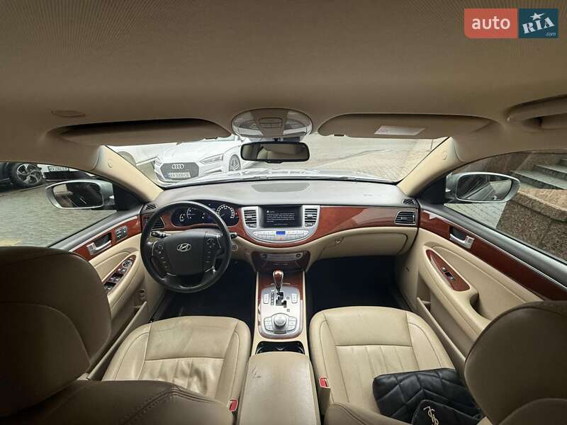 Седан Hyundai Genesis 2012 в Киеве