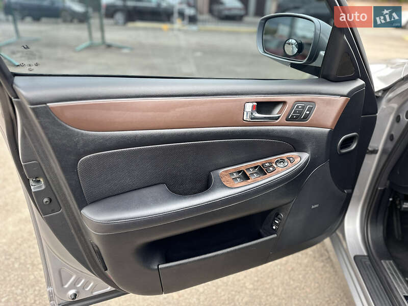 Седан Hyundai Genesis 2008 в Киеве