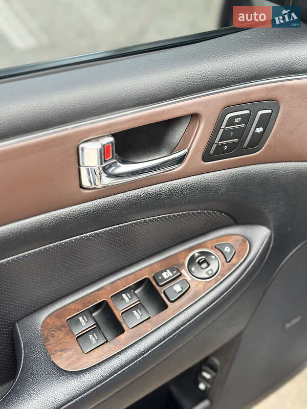 Седан Hyundai Genesis 2008 в Киеве