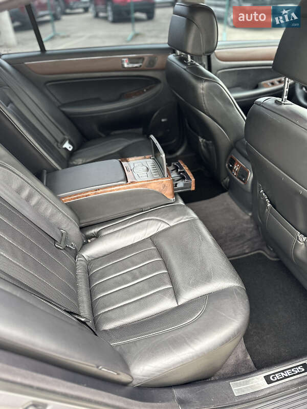 Седан Hyundai Genesis 2008 в Киеве