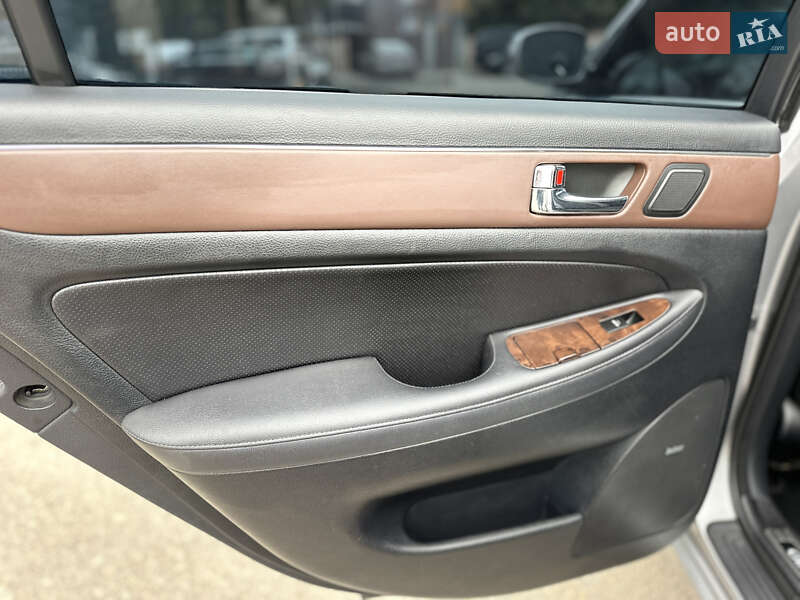 Седан Hyundai Genesis 2008 в Киеве