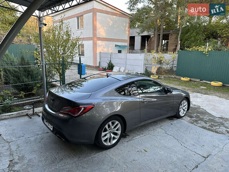 Купе Hyundai Genesis 2012 в Білгороді-Дністровському