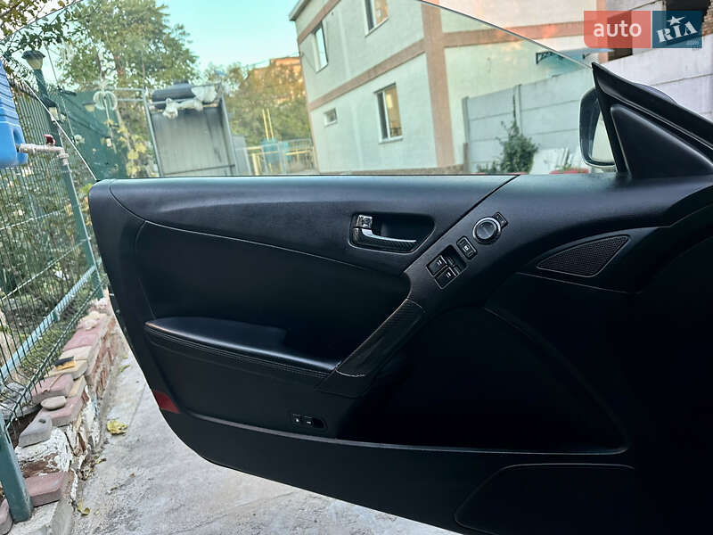 Купе Hyundai Genesis 2012 в Білгороді-Дністровському