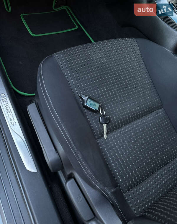 Купе Hyundai Genesis 2012 в Білгороді-Дністровському