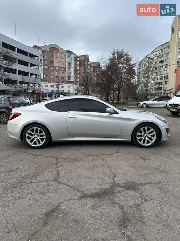 Купе Hyundai Genesis 2013 в Полтаві