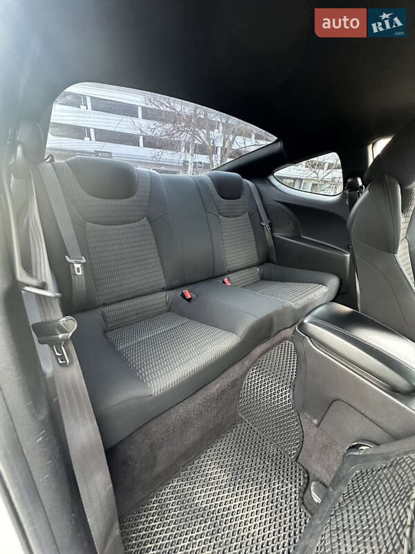 Купе Hyundai Genesis 2013 в Полтаві