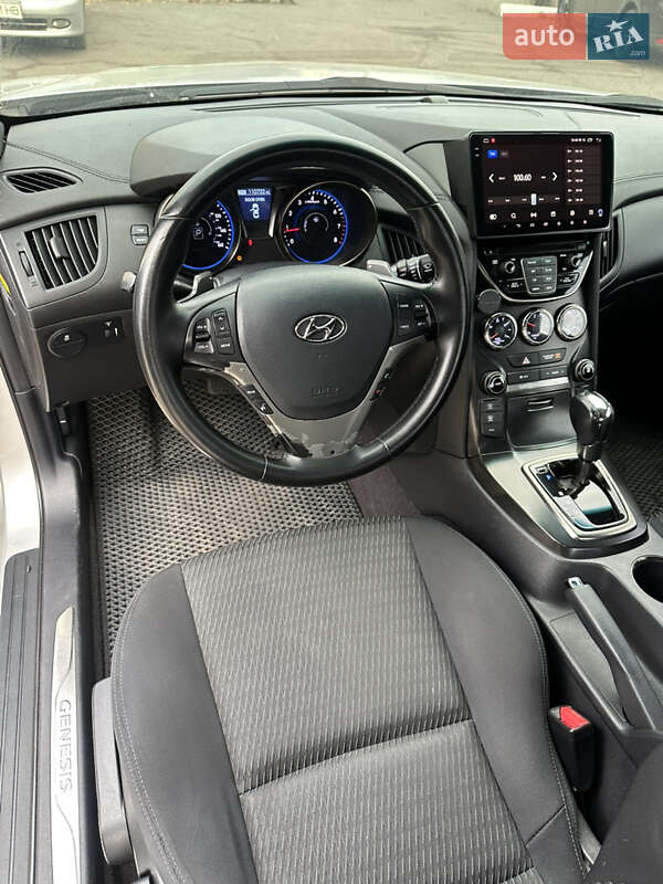 Купе Hyundai Genesis 2013 в Полтаві
