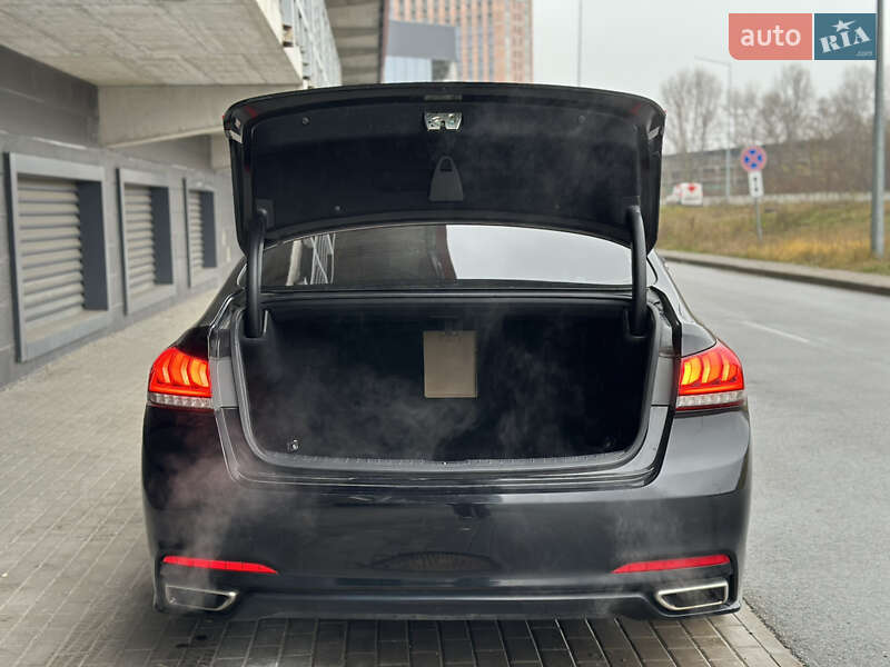 Седан Hyundai Genesis 2015 в Киеве