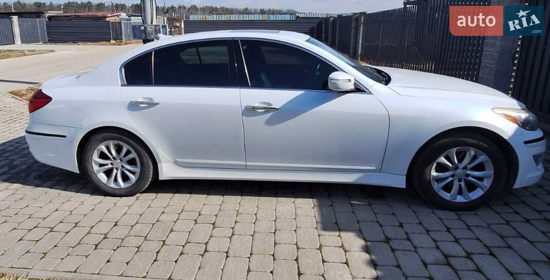 2012 Hyundai Genesis - мініатюра 3