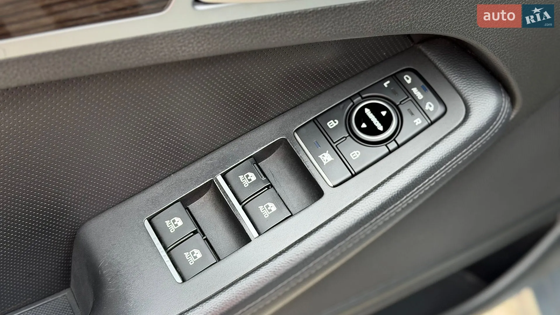 2015 Hyundai Genesis - мініатюра 21