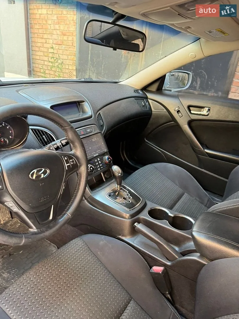 2011 Hyundai Genesis - мініатюра 3