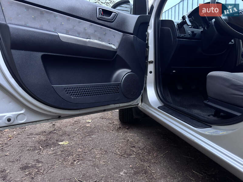 Хэтчбек Hyundai Getz 2005 в Киеве фото 3 Хэтчбек Hyundai Getz 2005 в Киеве