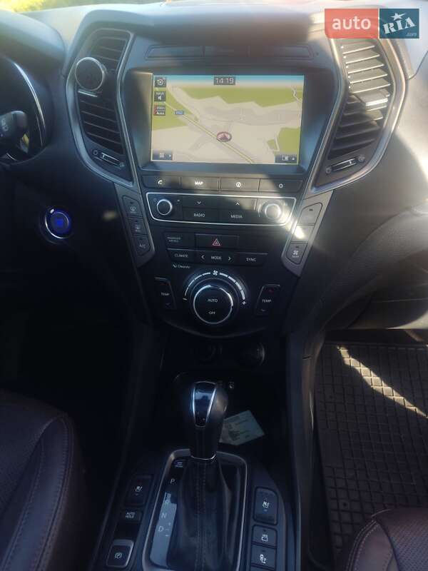 Внедорожник / Кроссовер Hyundai Grand Santa Fe 2016 в Черновцах