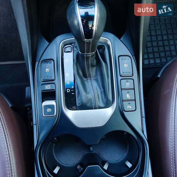 Внедорожник / Кроссовер Hyundai Grand Santa Fe 2016 в Черновцах