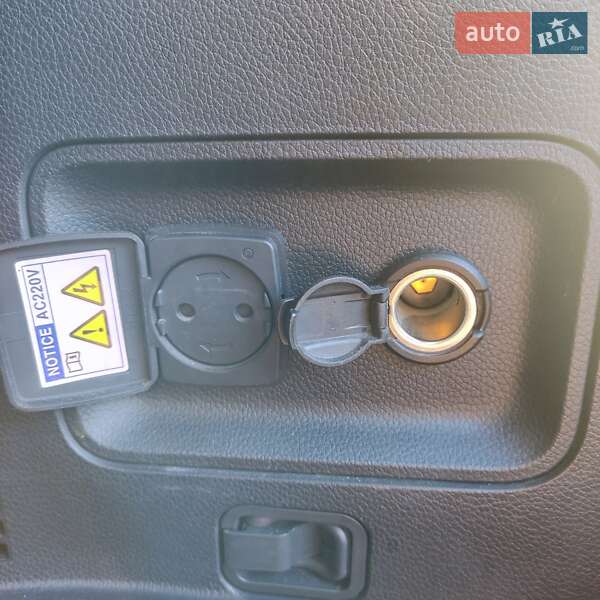 Внедорожник / Кроссовер Hyundai Grand Santa Fe 2016 в Черновцах