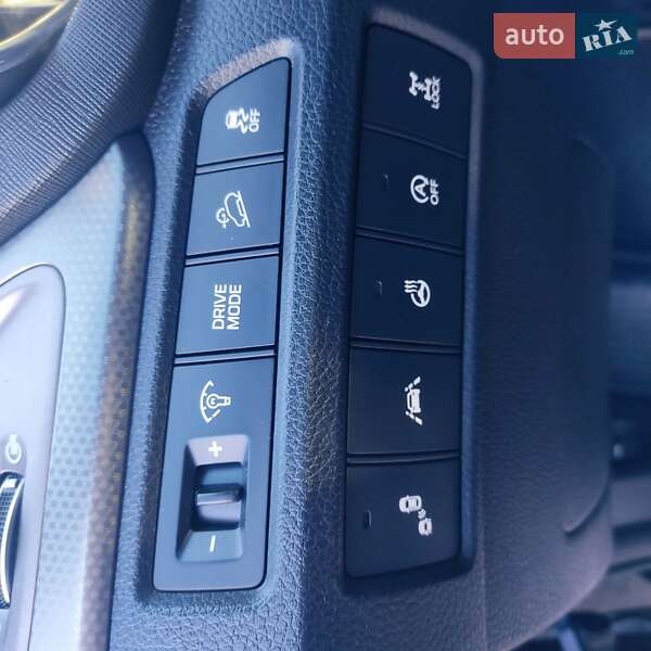 Внедорожник / Кроссовер Hyundai Grand Santa Fe 2016 в Черновцах