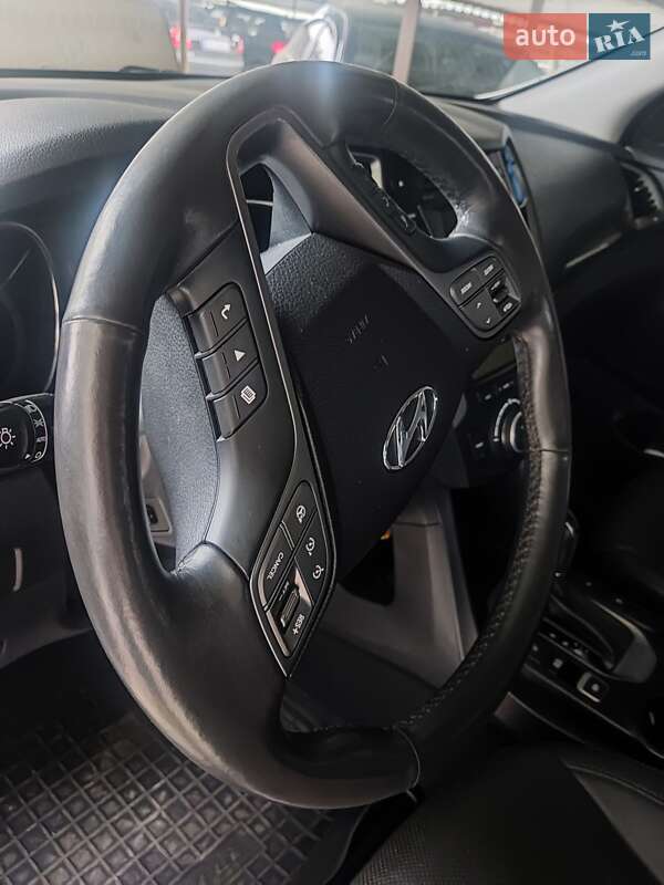 Внедорожник / Кроссовер Hyundai Grand Santa Fe 2015 в Каменец-Подольском