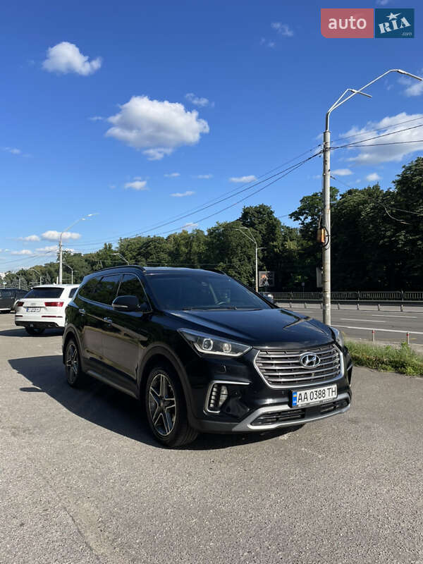 Внедорожник / Кроссовер Hyundai Grand Santa Fe 2017 в 