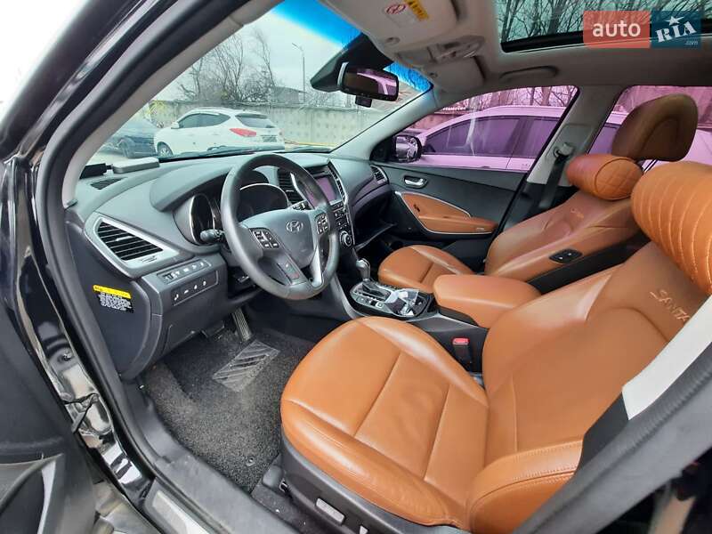 Внедорожник / Кроссовер Hyundai Grand Santa Fe 2016 в Ровно