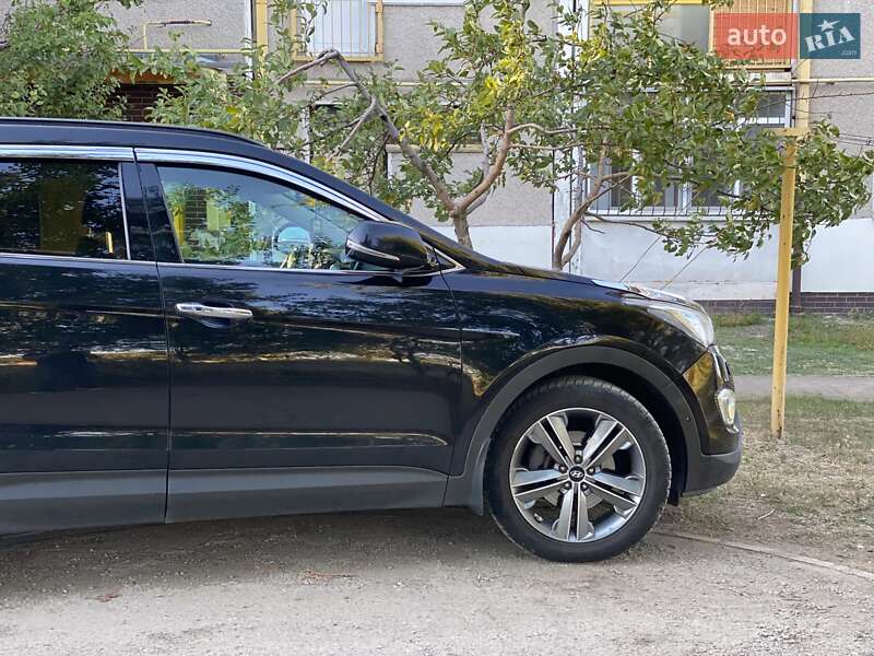 Внедорожник / Кроссовер Hyundai Grand Santa Fe 2015 в Широком фото Внедорожник / Кроссовер Hyundai Grand Santa Fe 2015 в Широком