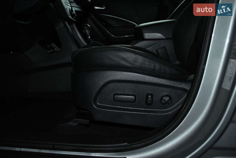 Внедорожник / Кроссовер Hyundai Grand Santa Fe 2017 в Ровно