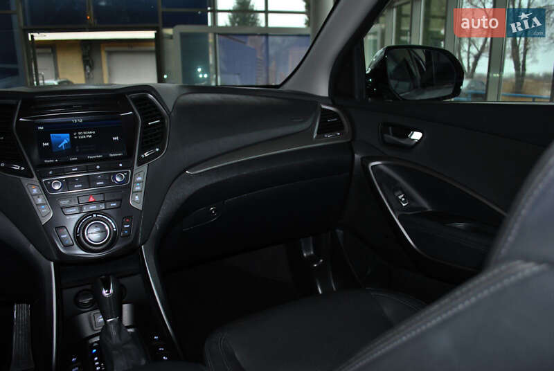 Внедорожник / Кроссовер Hyundai Grand Santa Fe 2017 в Ровно