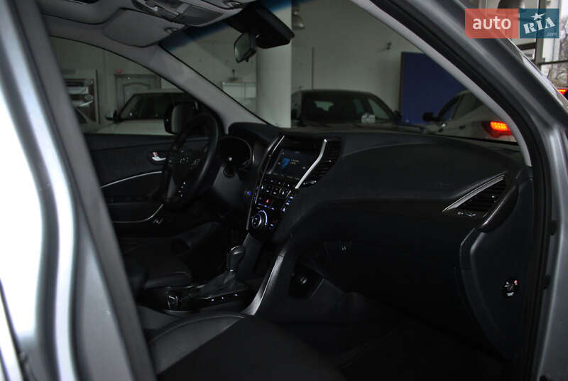 Внедорожник / Кроссовер Hyundai Grand Santa Fe 2017 в Ровно