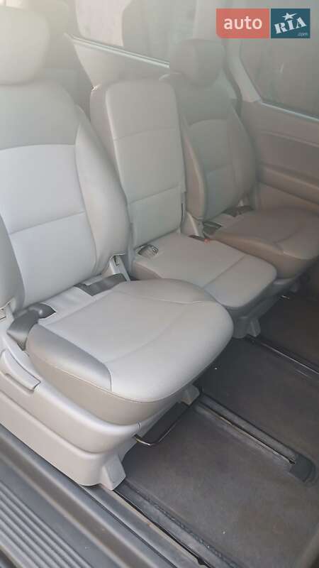 Минивэн Hyundai Grand Starex 2010 в Николаеве