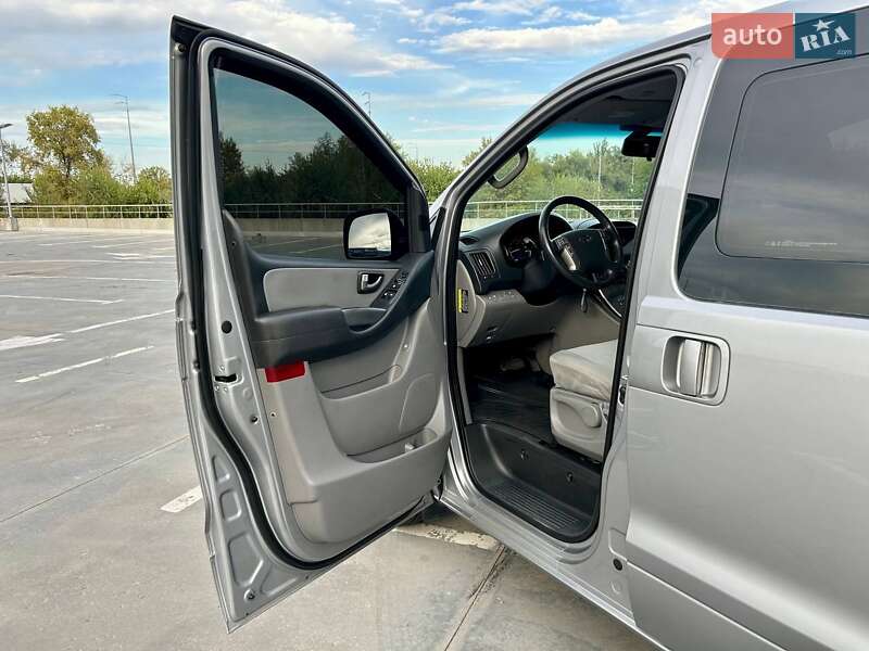 Минивэн Hyundai Grand Starex 2017 в Киеве фото 31 Минивэн Hyundai Grand Starex 2017 в Киеве