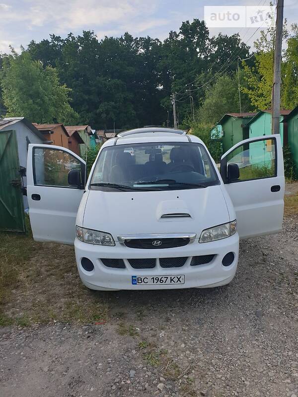 Универсал Hyundai H-1 2001 в Стебнику