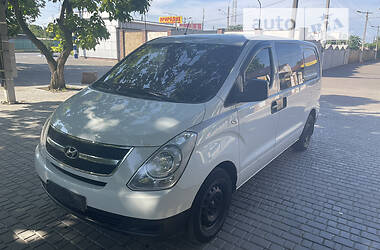 Вантажний фургон Hyundai H-1 2011 в Одесі