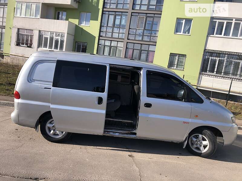 Грузопассажирский фургон Hyundai H-1 2004 в Львове