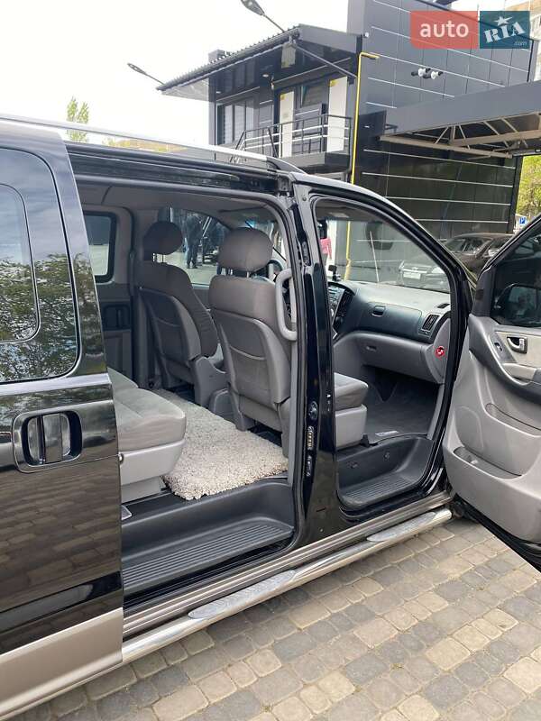 Минивэн Hyundai H-1 2012 в Южном