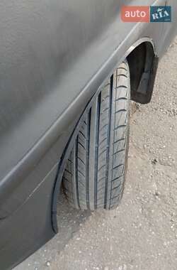 Мінівен Hyundai H-1 2001 в Дніпрі