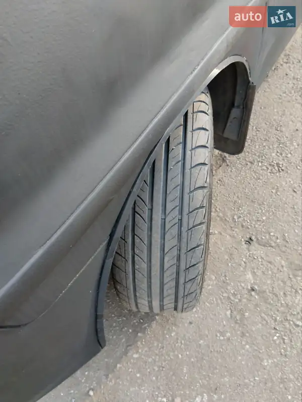 Hyundai H-1 2001 VIN KMJWVH7FP1U260473 фото оголошення 14 з 48